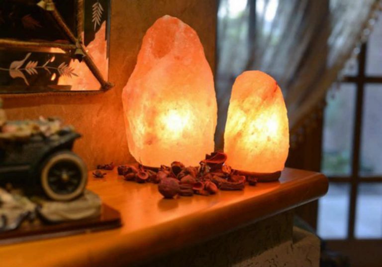 Le miracolose lampade di sale che vi proteggono in casa da qualcosa di molto pericoloso