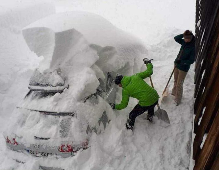 Tempeste di neve stanno seppellendo diverse località italiane “Siamo in ginocchio”. Video live
