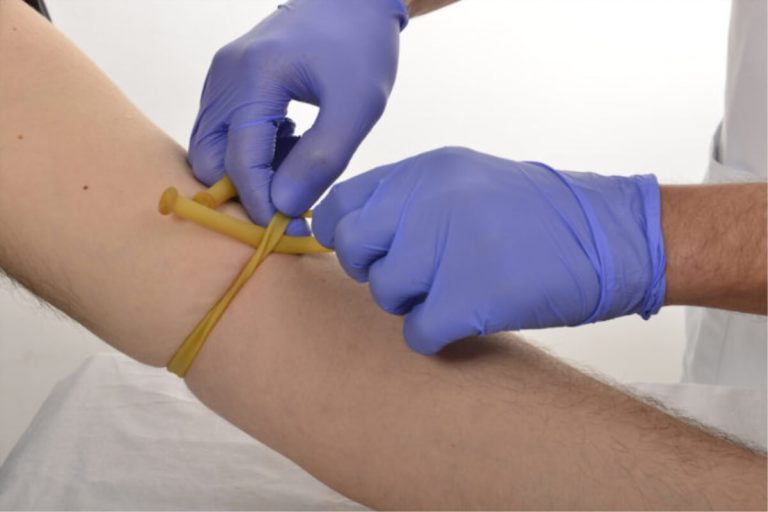 Attenzione ai lacci emostatici, allerta lanciata da un nuovo studio