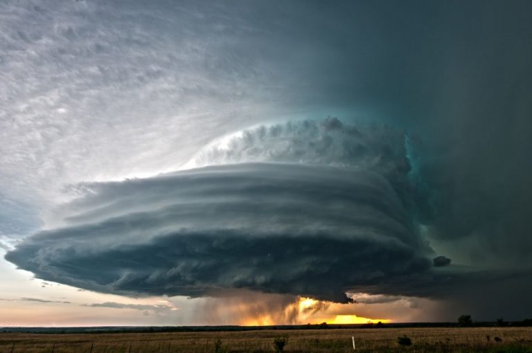 La grande tempesta di Pasquetta è pronta a colpire l’Italia, sta aumentando il rischio di nubifragi e temporali. I dettagli