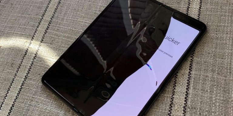 Galaxy Fold, ecco i primi problemi: lo schermo è troppo delicato Galaxy Fold, ecco i primi problemi: lo schermo è troppo delicato
