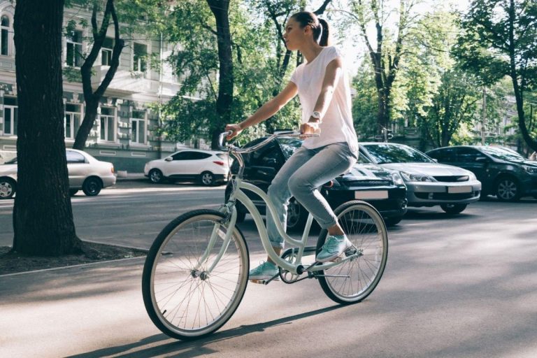 Andare in bicicletta è un toccasana speciale per la salute, ecco tutti gli incredibili benefici: dal buonumore al sistema circolatorio
