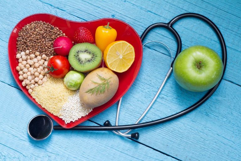 Colesterolo, ecco i 4 alimenti che lo abbassano Colesterolo, ecco i 4 alimenti che lo abbassano