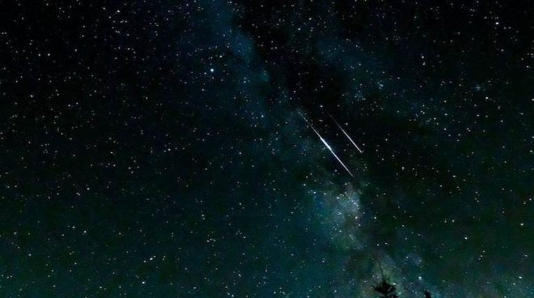 L’Italia si sta preparando a vivere lo spettacolo delle stelle cadenti: atteso un picco record. Info e dettagli