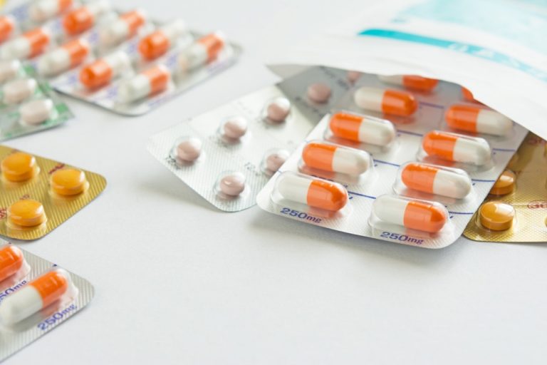 Resistenza agli antibiotici, a breve migliaia di persone moriranno ogni anno: il rapporto ONU