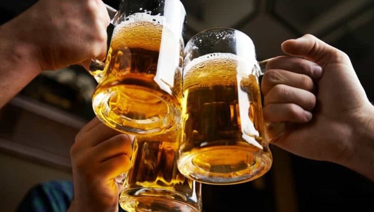 Bevi regolarmente birra? Ecco cosa sta succedendo al tuo corpo! Bevi regolarmente birra? Ecco cosa sta succedendo al tuo corpo!