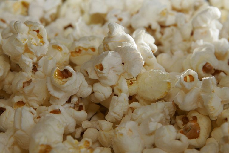 Allerta alimentare, ritirati lotti di pop corn di nota marca per presenza di pesticidi