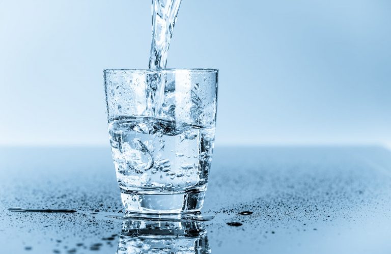 Bevi acqua di pozzo? Ecco i gravi rischi per la salute che stai correndo Bevi acqua di pozzo? Ecco i gravi rischi per la salute che stai correndo