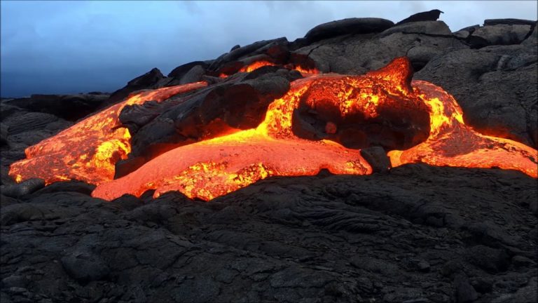 Un oceano di magma avrebbe ricoperto la Terra prima della formazione della Luna