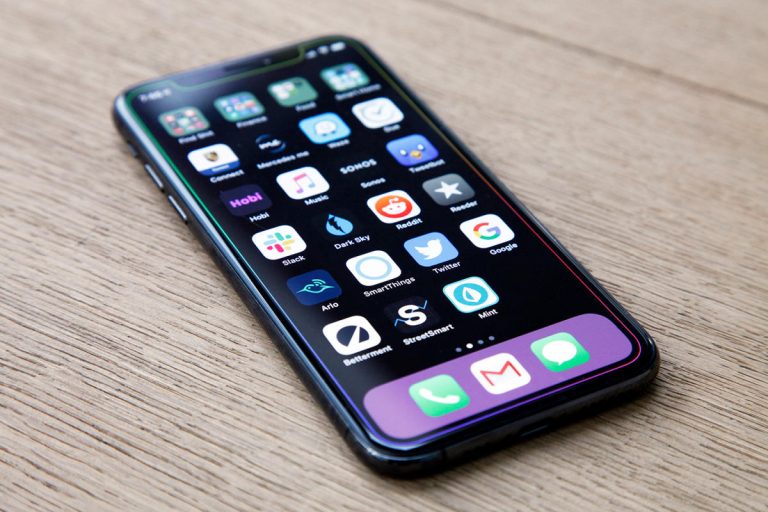 iPhone 11, confermato il design: gli utenti non apprezzano. Le ultime indiscrezioni