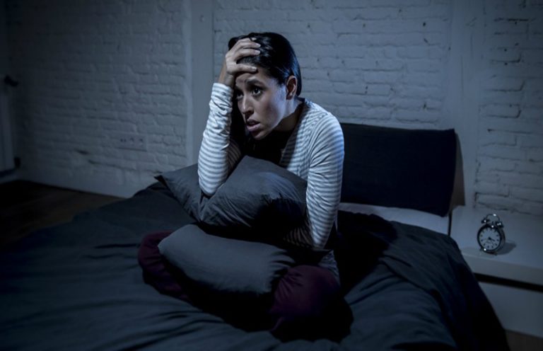 Paralisi del sonno: cause, sintomi e rimedi