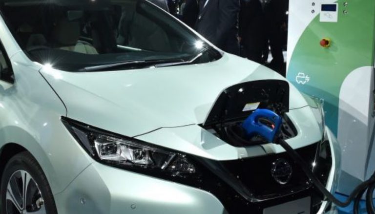 Auto elettriche, in arrivo nuovi incentivi fino a 20 mila euro: ecco chi potrà beneficiarne