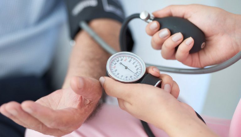 Pressione alta, questi 6 alimenti ti aiutano a combatterla subito: scopri quali sono