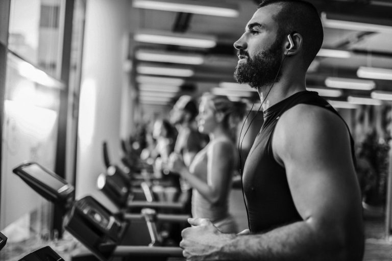 Meglio fare palestra la sera o al mattino ? I risultati di una importante ricerca Meglio fare palestra la sera o al mattino ? I risultati di una importante ricerca