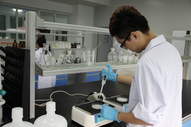 Influenza, picco in ritardo e numero di casi in aumento: i dati che preoccupano gli scienziati Influenza, picco in ritardo e numero di casi in aumento: i dati che preoccupano gli scienziati