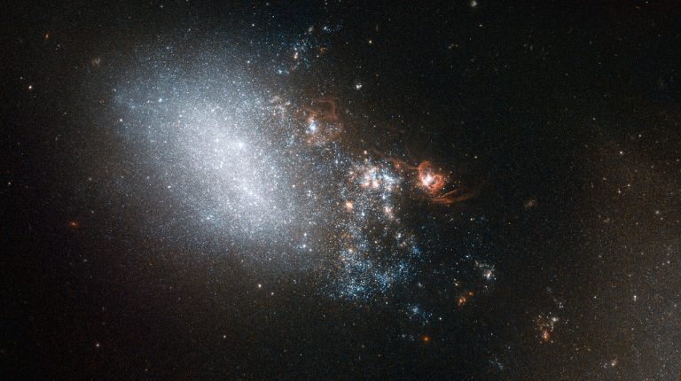 Galassia NGC 4485, dal suo impatto con altra galassia nate nuove generazioni di stelle