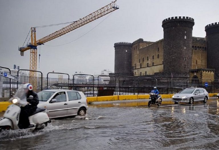 METEO NAPOLI: temporali in queste ore sul capoluogo campano, migliora domani