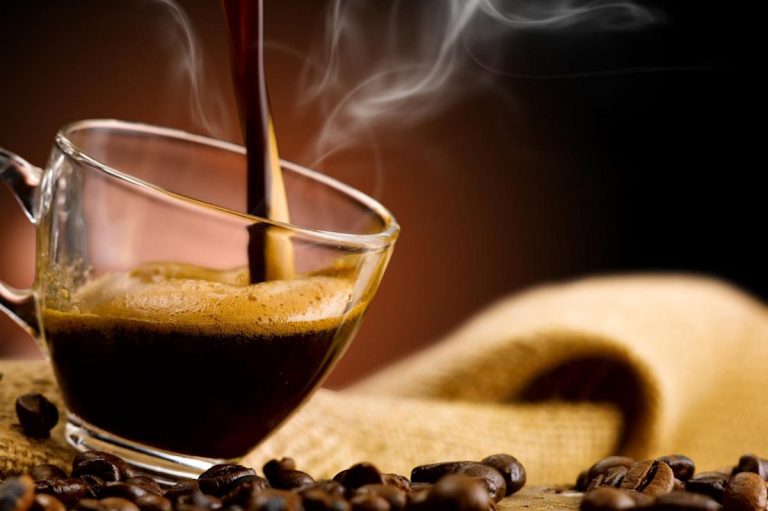 Caffeina e battito del cuore irregolare, vi è correlazione? Ecco cosa dice la scienza
