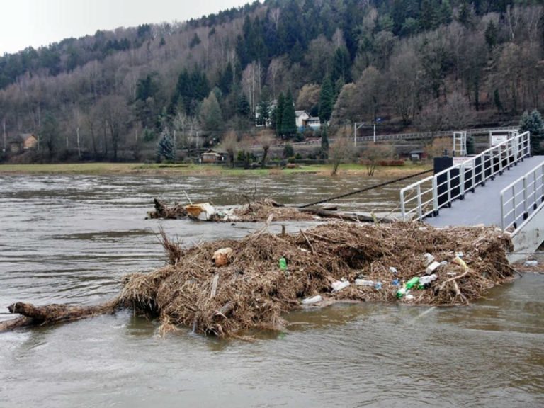 Fiumi di acqua e fango stanno travolgendo tutto nel centro Italia: ci sono enormi danni – DIRETTA di quanto sta accadendo in Toscana