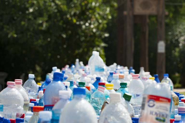 Scoperto un tipo di plastica che può essere riciclata all’infinito Scoperto un tipo di plastica che può essere riciclata all’infinito