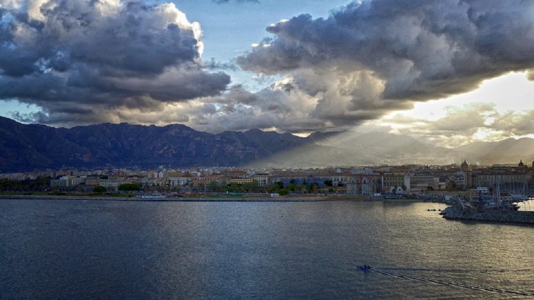 METEO NAPOLI: ancora piogge o temporali probabili sia oggi che domani