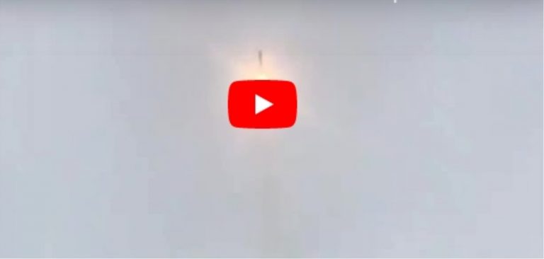 Razzo russo Soyuz colpito da un fulmine durante il lancio, il video