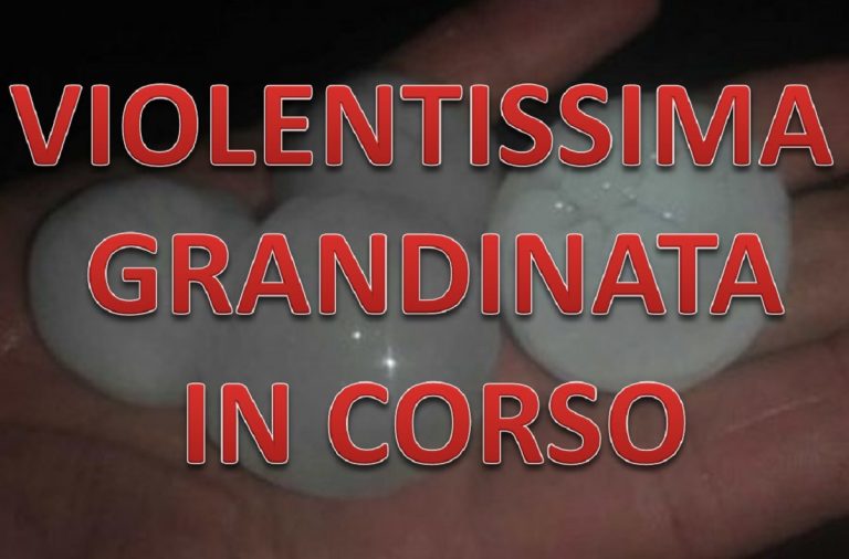 Devastante grandinata si sta abbattendo sul nord Italia: alberi abbattuti e scene di panico – DIRETTA di quanto sta accadendo in provincia di Torino Devastante grandinata si sta abbattendo sul nord Italia: alberi abbattuti e scene di panico – DIRETTA di quanto sta accadendo in provincia di Torino