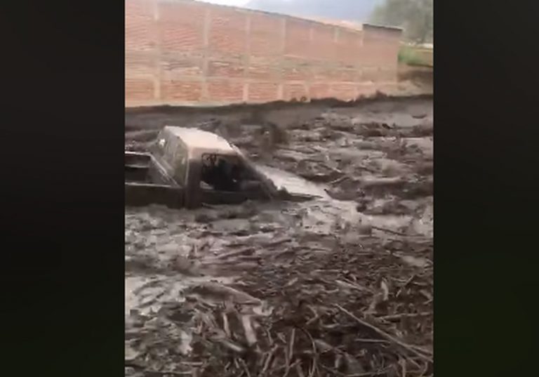 Ondata di fango sta travolgendo e devastando tutto: ci sono case inagibili, vittime e dispersi in Messico. Video