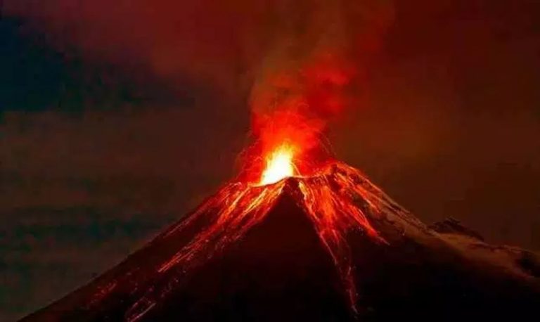 Allerta lanciata dall’esperto su una possibile potentissima eruzione del vulcano. Ecco dove il rischio maggiore e le conseguenze in Australia Allerta lanciata dall’esperto su una possibile potentissima eruzione del vulcano. Ecco dove il rischio maggiore e le conseguenze in Australia