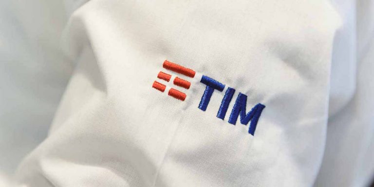 Offerte telefonia mobile, le 10 promo TIM per contrastare Vodafone, Wind, Iliad e Tre