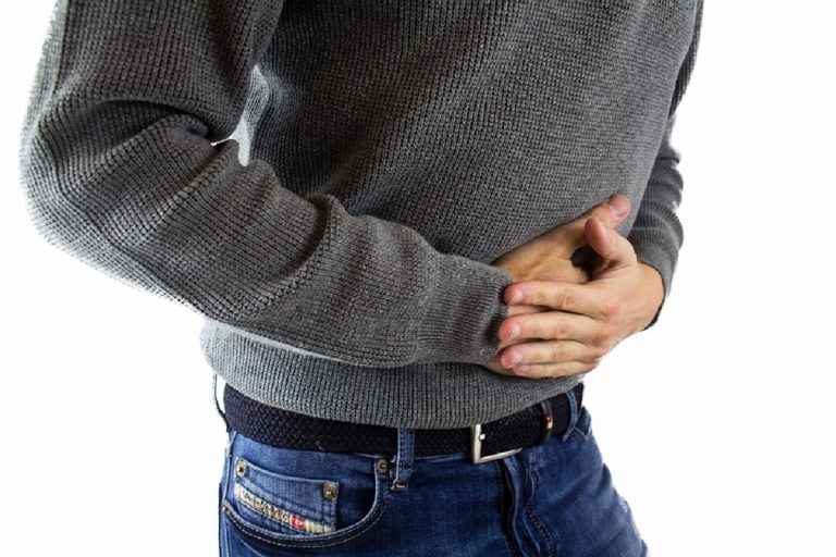 Se stai avendo questi sintomi hai l’appendicite. Scopri subito come riconoscerla