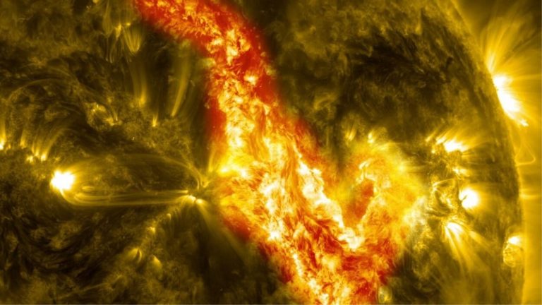 Macchie solari, svelati alcuni misteri che potrebbero aiutare a prevederne i cicli Macchie solari, svelati alcuni misteri che potrebbero aiutare a prevederne i cicli