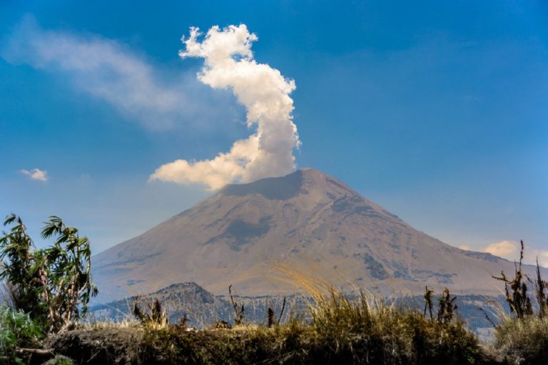 Violenta esplosione del vulcano in Messico: la terra trema per diversi minuti – VIDEO