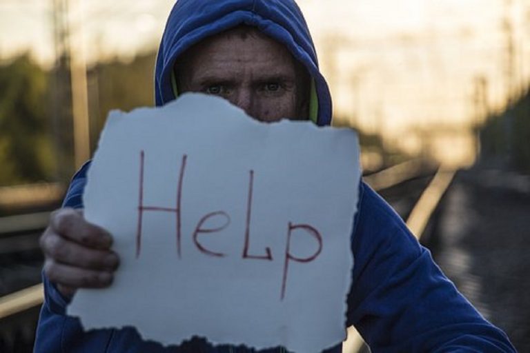 Attacchi di panico in pubblico, ecco le semplici cose da fare per gestire la crisi Attacchi di panico in pubblico, ecco le semplici cose da fare per gestire la crisi