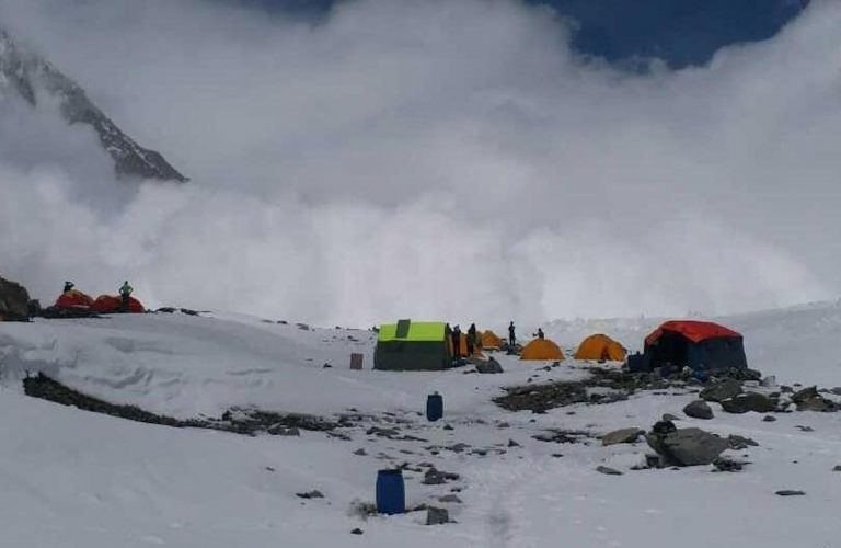 Meteo – Tanta neve caduta nelle ultime ore, scatta l’allerta rossa per rischio valanghe