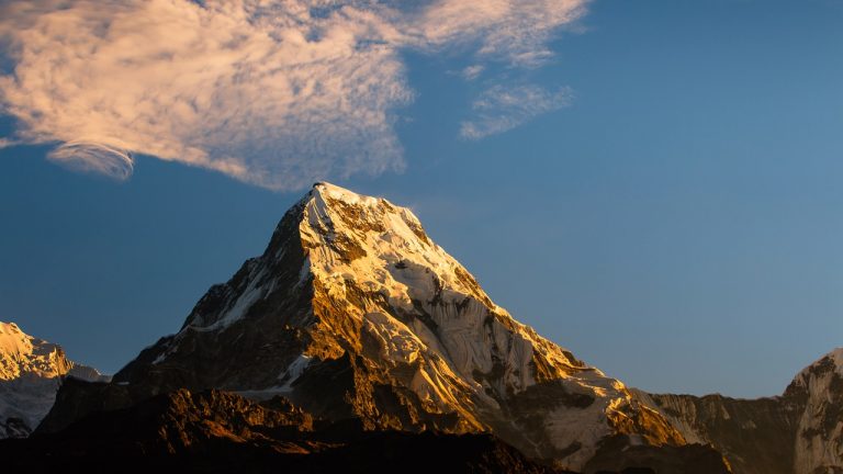 Himalaya, i ghiacciai si scioglono a velocità doppia rispetto al passato: gravi conseguenze