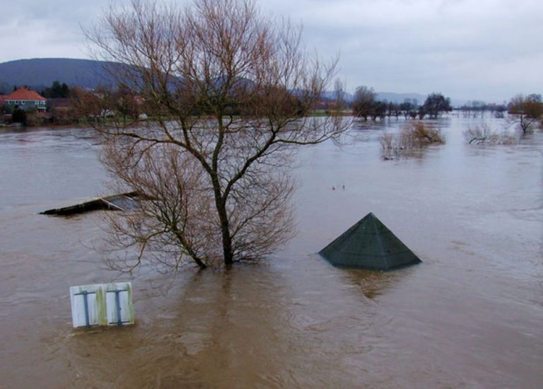 Fiumi in piena di acqua e fango stanno travolgendo strade e abitazioni. La situazione è critica, ci sono danni gravissimi a Belgrado