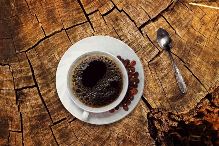 La caffeina può controbilanciare gli effetti avversi della dieta ricca di grassi e zuccheri