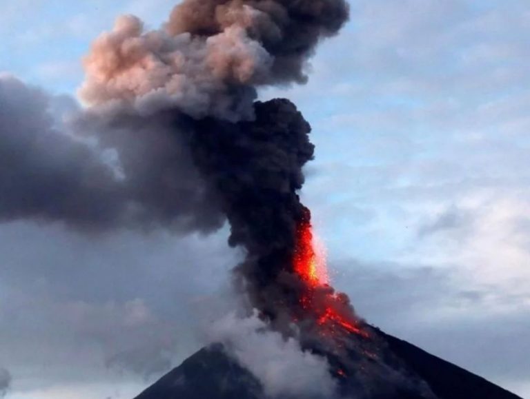 Il pericoloso vulcano del Messico sta continuando a preoccupare la popolazione: molte esplosioni in due giorni