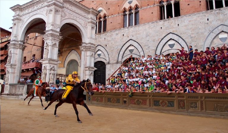Palio di Siena 2019, oggi martedì 2 luglio: Aquila vince la ‘Provaccia’. Orario tv stasera, favoriti, cavalli, fantini e contrade. Palio di Siena 2019, oggi martedì 2 luglio: Aquila vince la ‘Provaccia’. Orario tv stasera, favoriti, cavalli, fantini e contrade.