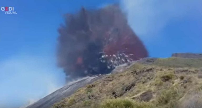 Eruzione Stromboli: l’esplosione e poi la fuga. Il VIDEO girato dal sopravvissuto