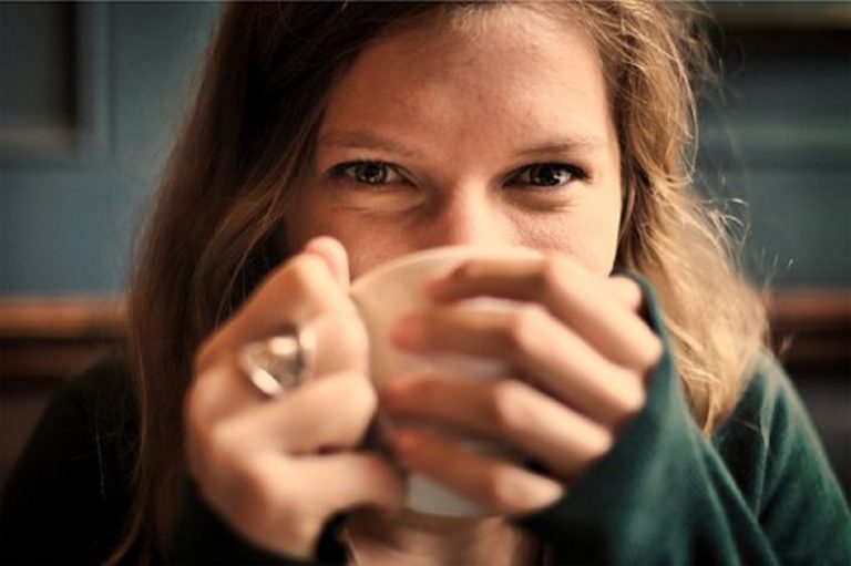 Bere caffè aumenta o diminuisce il rischio di sviluppare un cancro? Ecco cosa dice una ricerca