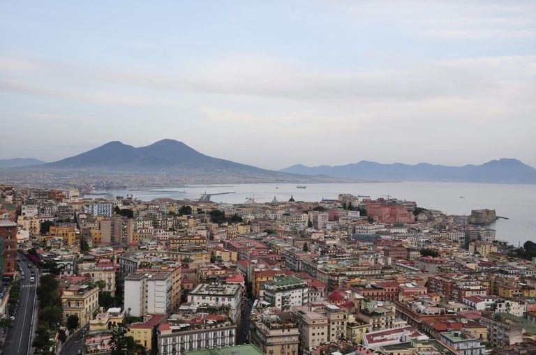 Meteo Napoli: rinforzo dell’alta pressione e temperature in rialzo Meteo Napoli: rinforzo dell’alta pressione e temperature in rialzo