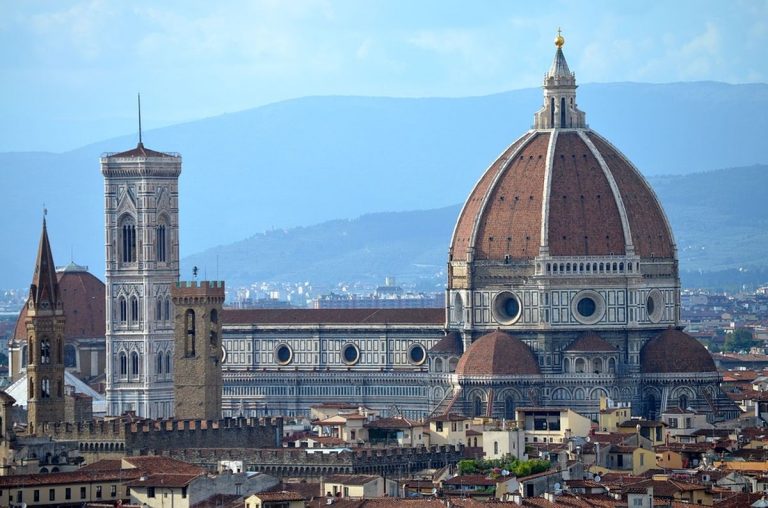 METEO FIRENZE: tanto sole e clima estivo. Potrebbero arrivare le PIOGGE, ecco quando