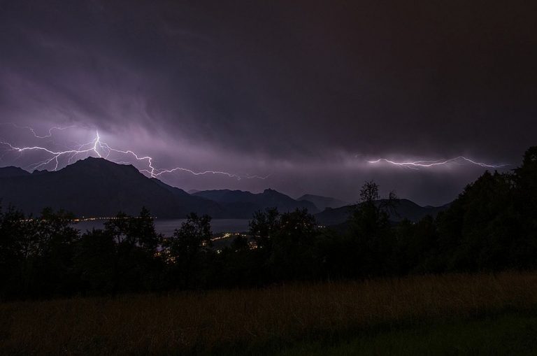 METEO ITALIA: la Protezione Civile dirama ALLERTA METEO per domani. Vediamo in quali zone e di che colore