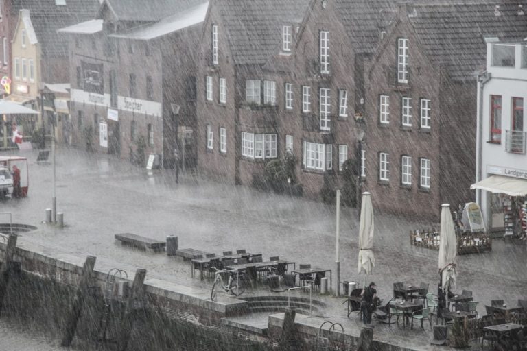 FORTE MALTEMPO IN UK: ci sarebbero danni a causa del forte vento. Tutti i dettagli FORTE MALTEMPO IN UK: ci sarebbero danni a causa del forte vento. Tutti i dettagli
