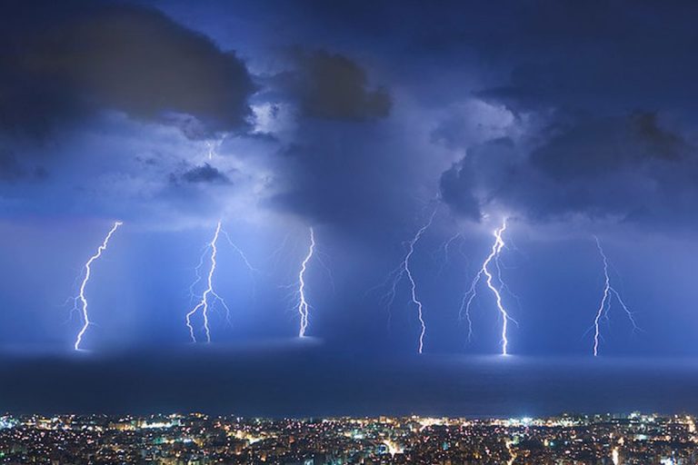 METEO ITALIA – Domani il Paese sarà diviso tra MALTEMPO e CALDO AFRICANO. Ecco i dettagli