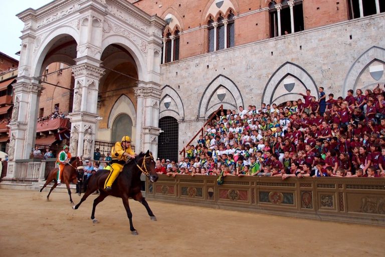 Palio di Siena 2019, DIRETTA LIVE oggi 16 agosto: risultati e vincitore