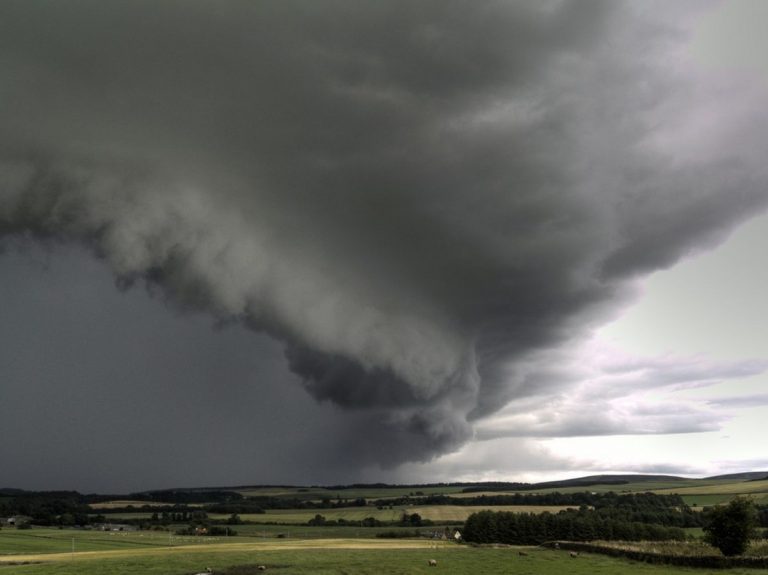 METEO ITALIA – Sale l’ANTICICLONE, ma attenzione ai TEMPORALI, ecco dove e quando colpiranno