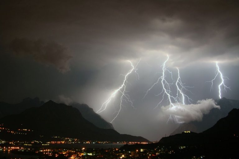 METEO ITALIA – MALTEMPO in arrivo, la Protezione Civile dirama l’ALLERTA METEO. Ecco le città interessate